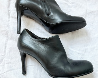 vintage black ankle boots size 35, zip up booties
