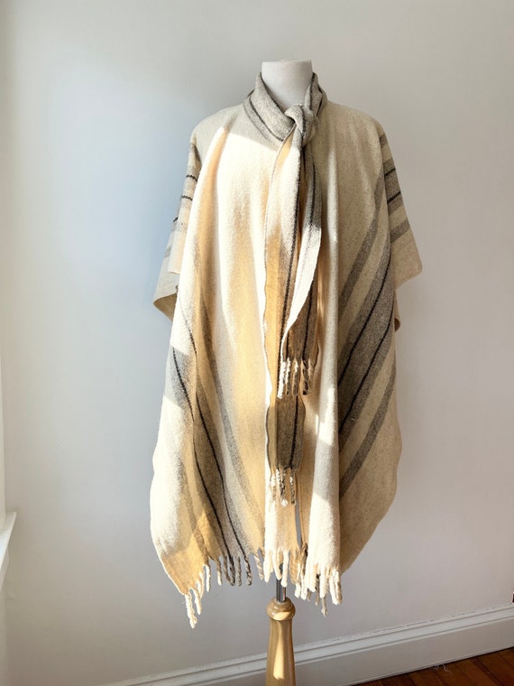 Vintage 60s striped ivory wool cape with attached… - image 3