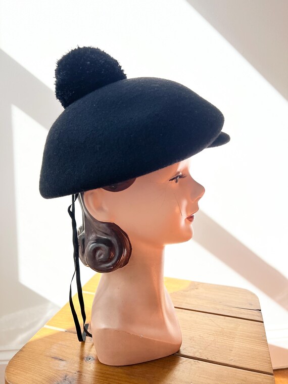 Vintage Eugenia Kim Wool Beret Feathered Pom Pom, Avant  display picture 1