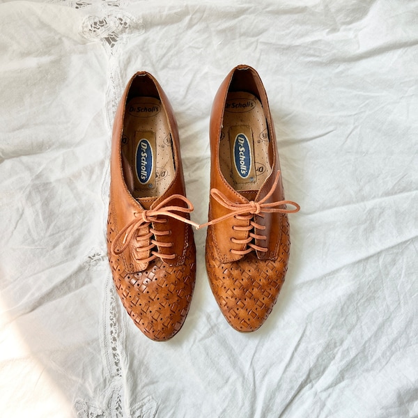 vintage dr. Scholls tan loafers lace up oxfords size 5, 80s woven leather lace ups, perforated leather slip ons