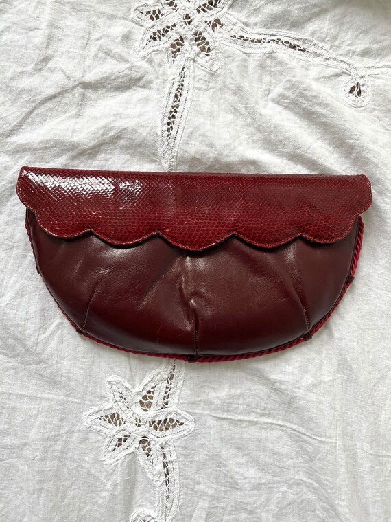 Vintage 70s red snakeskin clutch, burgundy leathe… - image 8