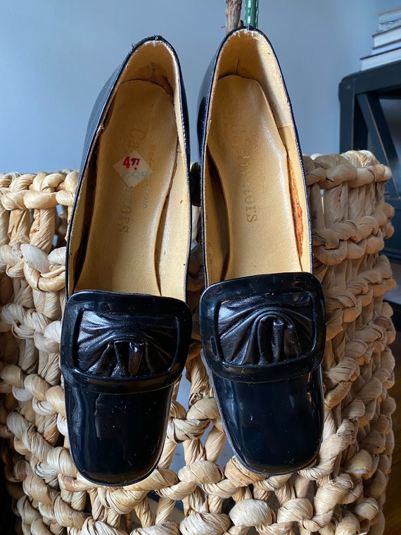 Vintage patent leather pilgrim shoes, black mod sh