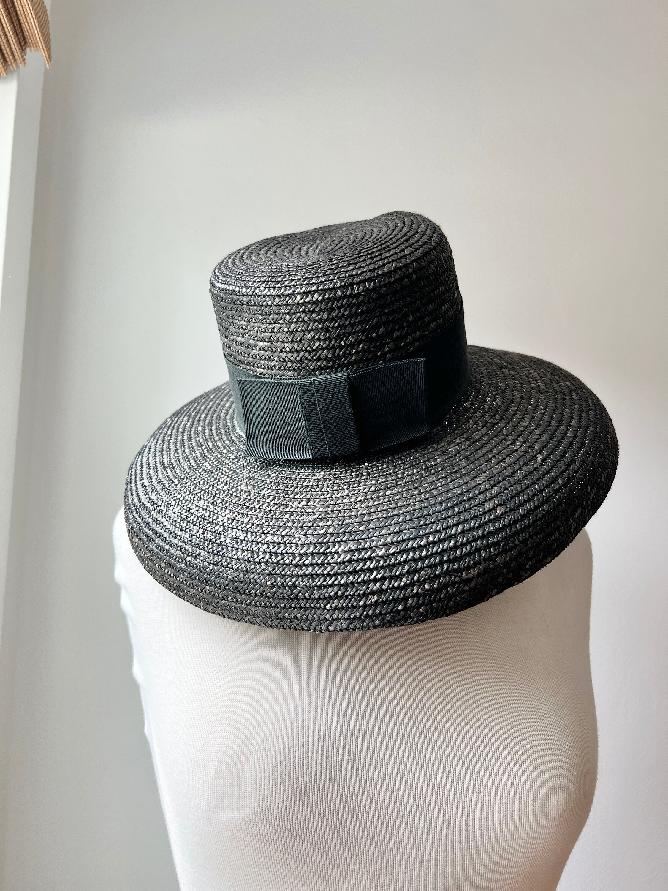 Vintage 50s Black Straw Sun Hat Made in Italy Nordstrom  display picture 2