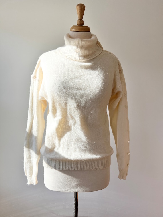 Vintage white turtleneck sweater size medium, Pier