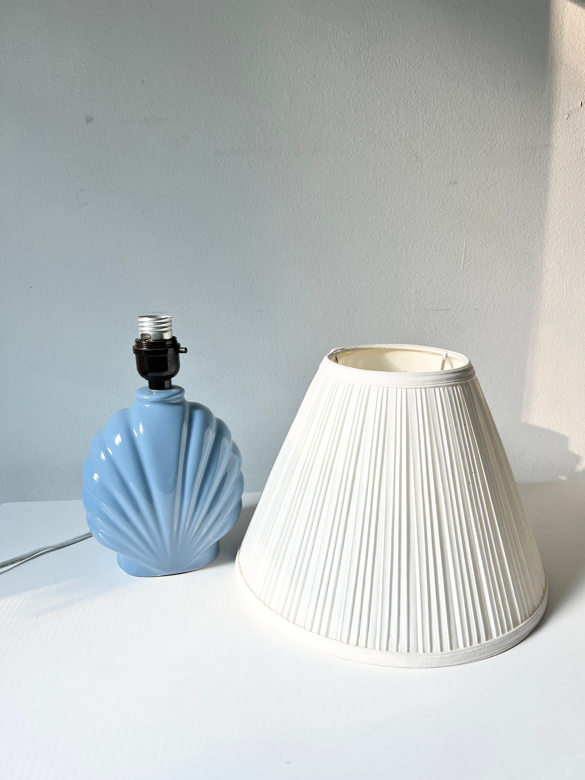 Vintage 80s Blue Shell Lamp, Beach House Pottery Lamp, Ceramic 