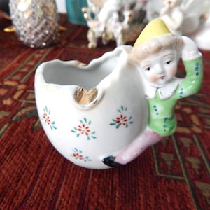 Smiling Pixie Elf Holding Egg Ash Tray Japan Collectible
