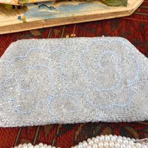 Bolso de noche con cuentas en tonos dulces de azul y gris de Bélgica - Bolso de boda vintage - Bolso de novia vintage - Bolso belga con cuentas