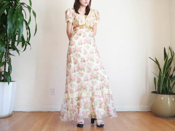 70's Floral Prairie Dress / 70s Romantic Prairie D