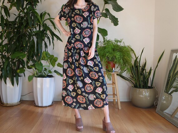 Abstract Print Drop Waist Black Dress / Short Slee