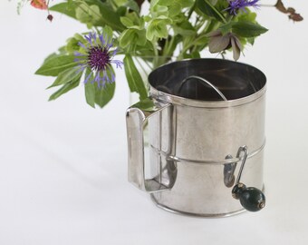 vintage metal flour sifter/vintage bakeware