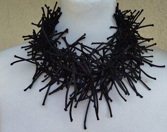 bib necklace online Black Scattered Necklace For Woman, Fashion Bib Necklace in Black
