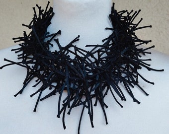 Black Scattered Necklace For Woman, Fashion Bib Necklace in Black