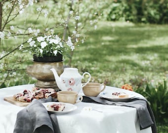 Organic Linen Round Tablecloth: Stonewashed, Minimalist Edge