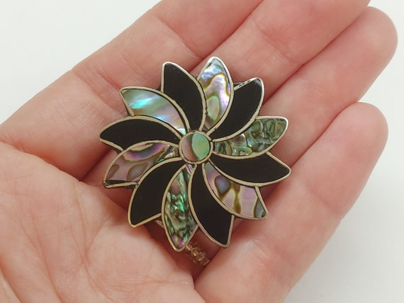 Vintage abalone pinwheel pendant - image 3