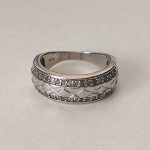 Natural diamonds in sterling silver band 5.5