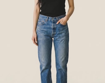 Pantalones vaqueros Levi's 501 vintage de 1998: lavado azul medio desteñido, talla 29/30.