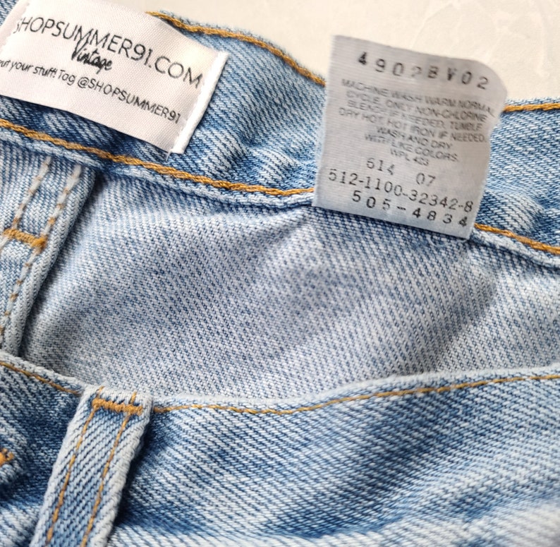 Size 27 28 Vintage Levi/'s 505 Grunge Jeans Tag size 31x30 in Faded Light Blue Item #330