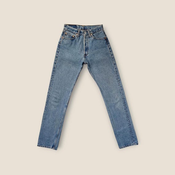 Size 25 Vintage Levi's 501 Button Fly Jeans in Faded Medium Blue