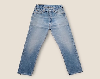 Vintage 1997 Levis 501 Jeans: Größe 27 28, in abgenutzter heller Waschung