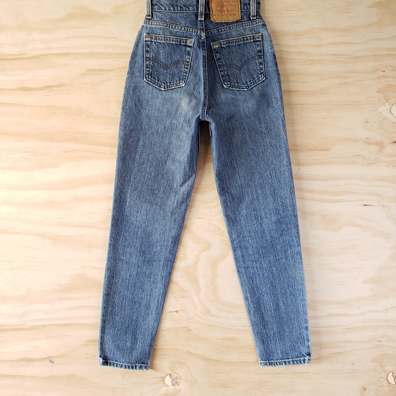 levi's slim fit tapered leg