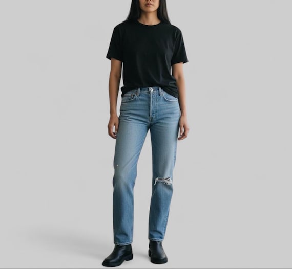 Vintage Levi's 501 Jeans: Faded Medium Blue Wash, Size 31x32