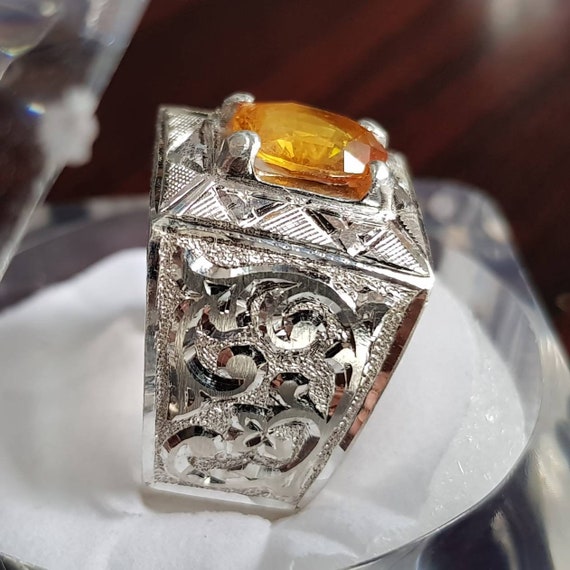 Gold Golden Natural Ceylon Yellow Sapphire Ring at Rs 30000 in  Tiruvannamalai