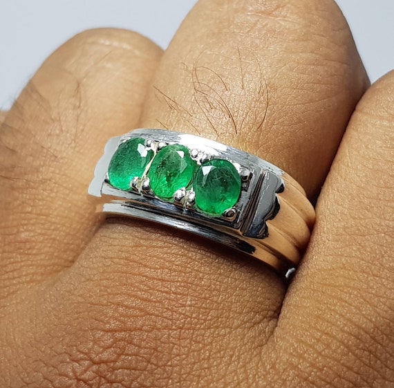 5 Carat Colombian Emerald Mens Ring With Round Diamond Halo – ASSAY
