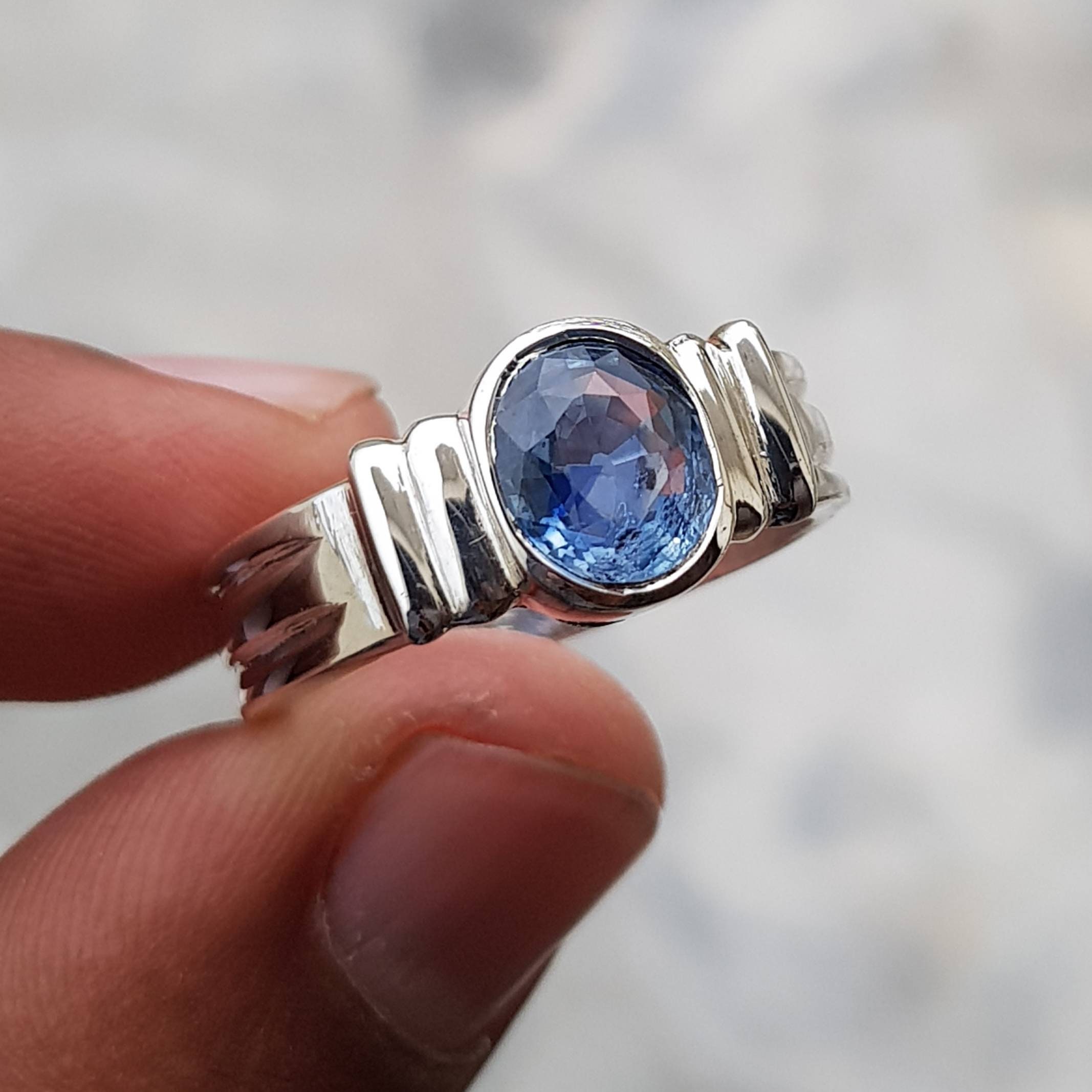 Divya Shakti Blue Sapphire / Nilam / Neelam Gemstone 22k Pure Gold Ring  Natural AAA Quality (Simple Design) - Divya Shakti Online