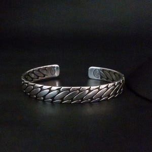 Pulseira de punho bordada à mão, pulseira masculina com padrão de prata, presente feito à mão para homens, pulseira grossa ajustável, pulseira masculina de prata