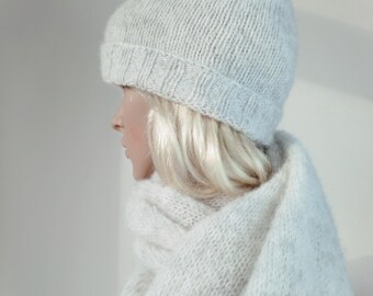 Alpaca slouchy beanie hat Pearl grey brushed alpaca silk knitted scarf