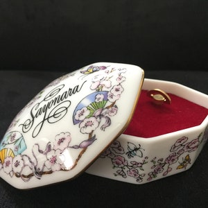 Vintage Franklin Porcelain Musical Trinket Box/Antique Jewelry Music Box /Most Romantic Love Songs/Made in Japan