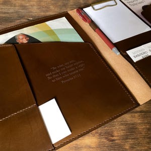 Élégant organiseur JW Ministry : cuir véritable avec emplacements pour lettres, magazines et cartes