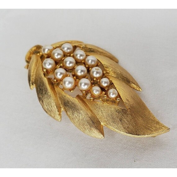 Vintage JJ Leaf Brooch Gold Tone Faux Pearl Figur… - image 9