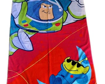 Toalla de playa vintage de Disney Toy Story Buzz Lightyear Alien Y2K Lake Pool Bath Red