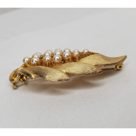 Vintage JJ Leaf Brooch Gold Tone Faux Pearl Figur… - image 4