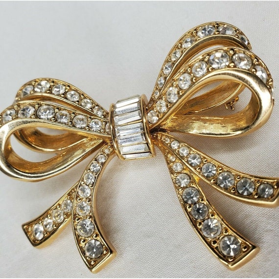 Daniel Swarovski DS Co Bow Brooch Gold Tone Crystal Baguettes Statement Signed View 2