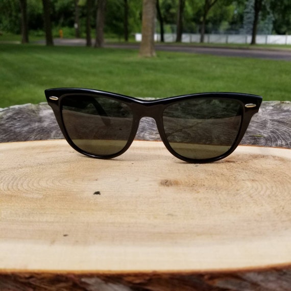 classic 1980s ray ban wayfarer ii vintage sunglasses classic 1980s ray ban wayfarer ii vintage sunglasses