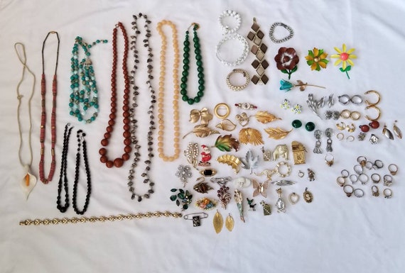 A selection of costume jewellery, to include bracelets, necklaces, earrings  and other items. Total approximate weight 4.52 kilograms.