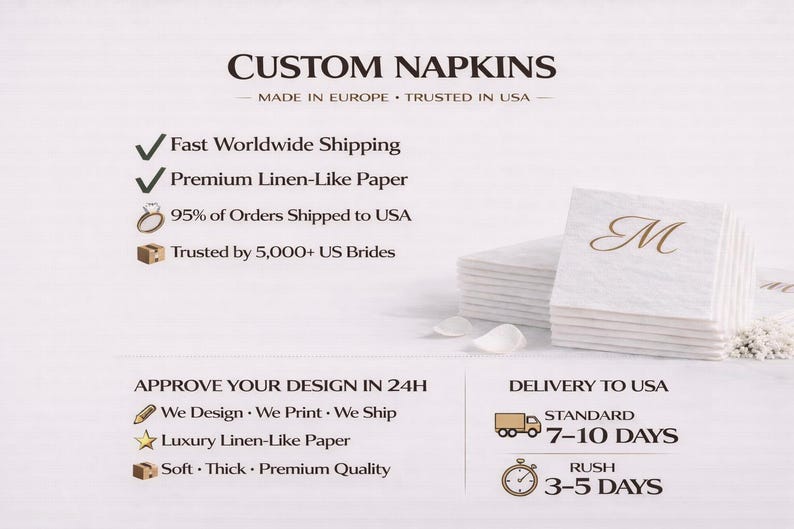 Peut inclure: Une pile de serviettes carr&eacute;es blanches avec un monogramme en lettre M cursive dor&eacute;e. Le texte sur l'image indique CUSTOM NAPKINS, MADE IN EUROPE, TRUSTED IN USA, Fast Worldwide Shipping, Premium Linen-Like Paper, 95% of Orders Shipped to USA, Trusted by 5,000+ US Brides, APPROVE YOUR DESIGN IN 24H, We Design, We Print, We Ship, Luxury Linen-Like Paper, Soft, Thick, Premium Quality, DELIVERY TO USA, STANDARD 7-10 DAYS, RUSH 3-5 DAYS.