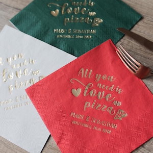 tovaglioli personalizzati, tutto ciò di cui hai bisogno è amore e pizza, tovaglioli personalizzati, bomboniere per eventi, tovaglioli per feste, cena di prova, addio al nubilato