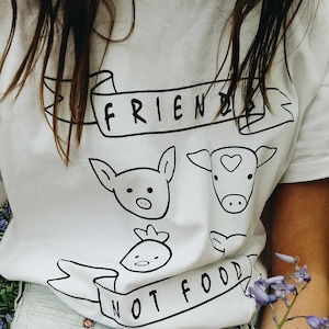 UNISEX Vegan Clothing - Friends Not Food Vegan Shirt, Vegan T Shirt, Vegan Gift, Animal Rights, Vegetarian, Gift for Her