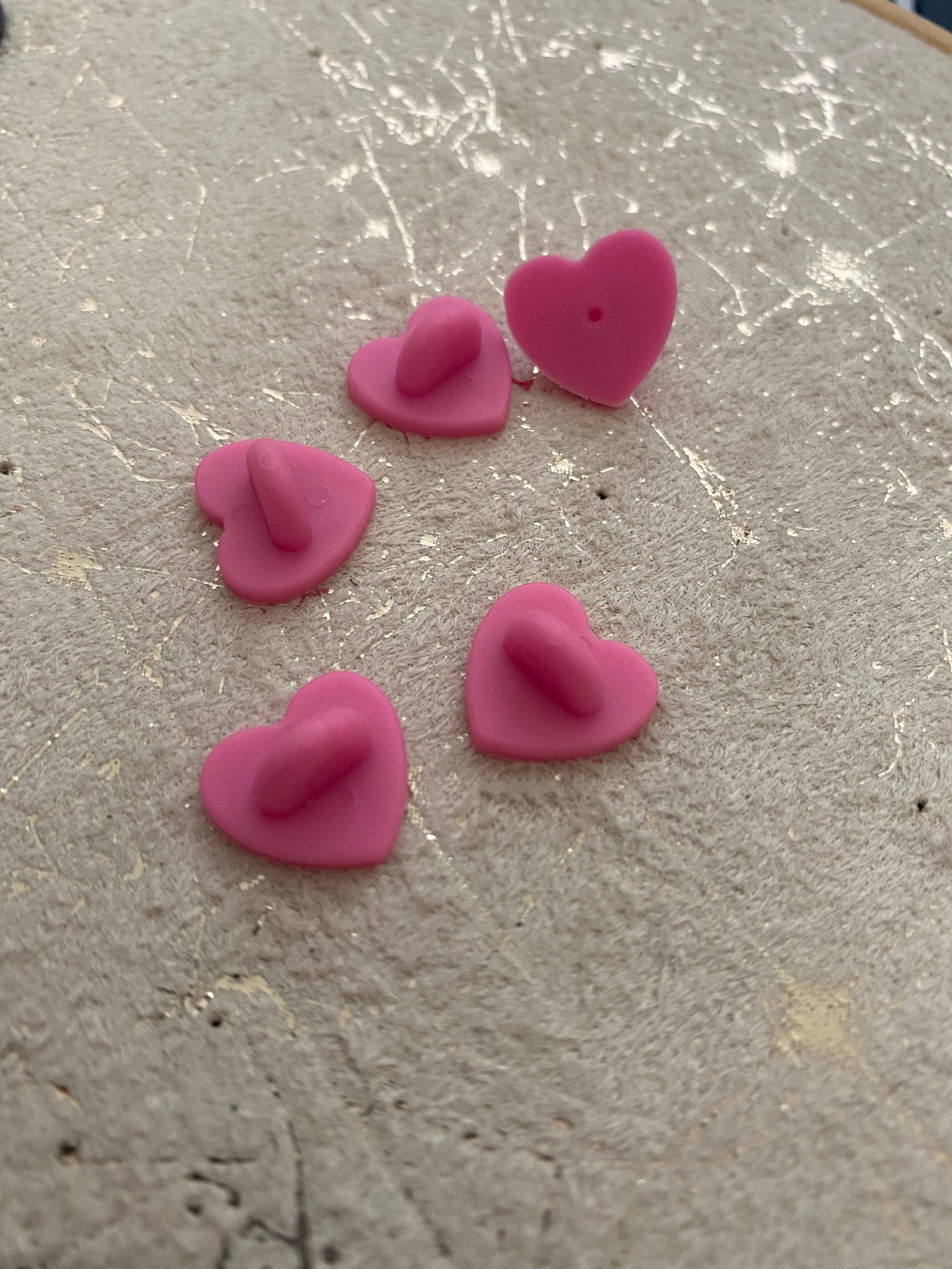 Pink heart rubber pin backs – Hestiasnest