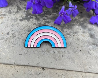 Pin de esmalte arcoíris transgénero