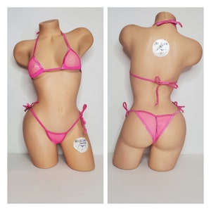 Rede arrastão rosa quente com furo médio * Muito transparente * com sua escolha Cor de acabamento Micro Cobertura Top Scrunch Butt String Bikini Conjunto de 2 peças Tamanho único