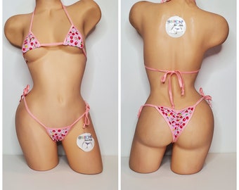 Conjunto de bikini de dos piezas con microtalón fruncido, parte superior de microcobertura, color rosa bebé con estampado de cerezas y ribete rosa bebé, talla única