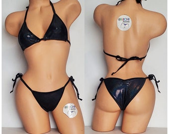 Set bikini micro string in 2 pezzi nero olografico con finiture nere, copertura totale, copertura totale, fondo scrunch, taglia unica