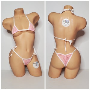 Rede de arrastão rosa bebê com buraco grande * muito transparente * com acabamento branco micro cobertura top scrunch butt string bikini conjunto de 2 peças tamanho único
