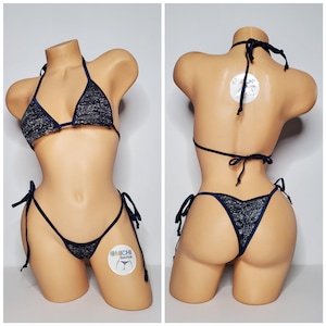 1 di un TIPO LIMITED EDITION Navy w / Silver Glitter w Navy Trim Medium Coverage Top Scrunch Butt Bottoms String Bikini Set One Size