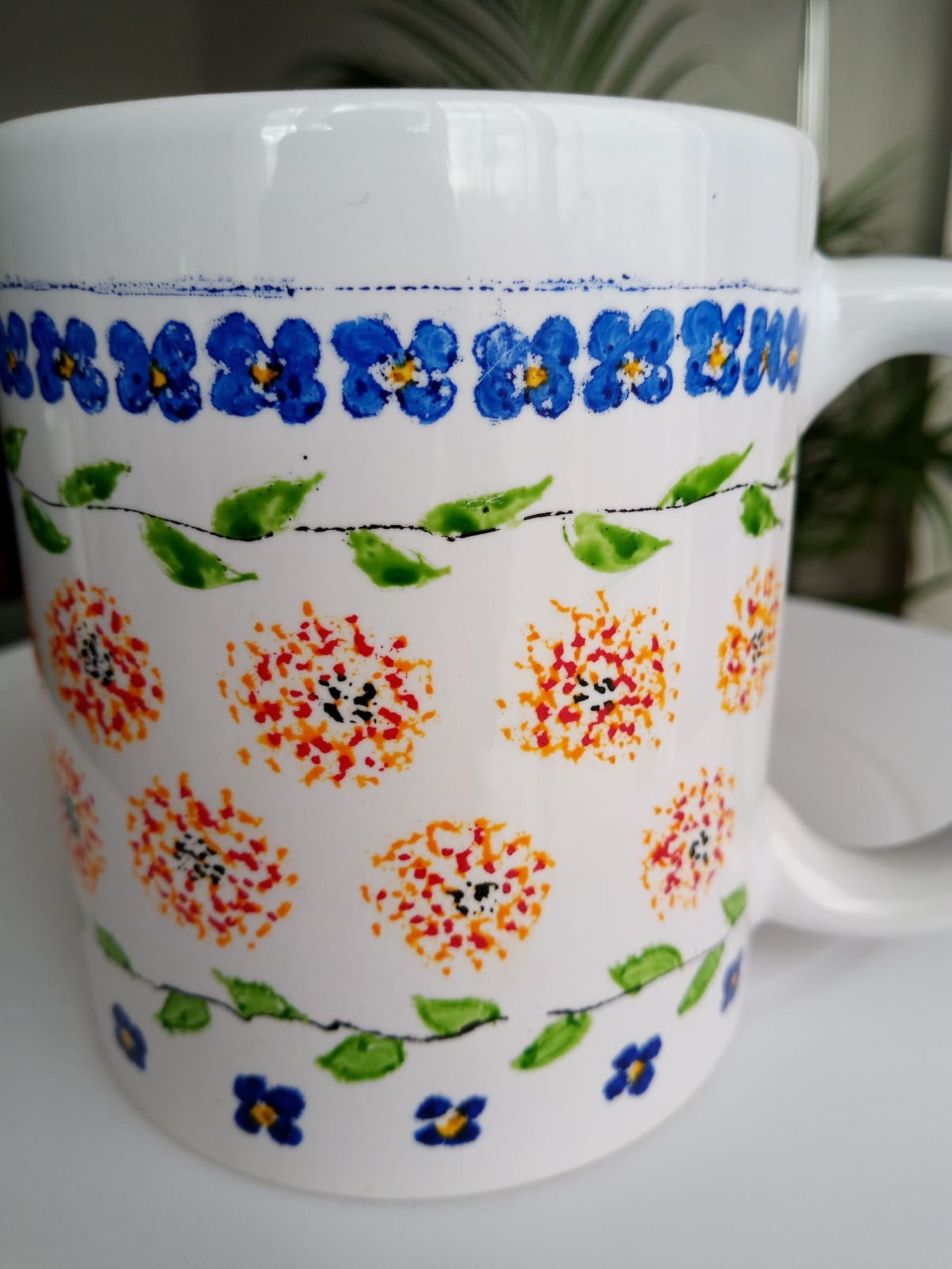 Hand Painted Mug | Une Tasse Peint A La Main