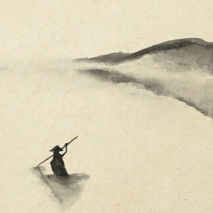 Puede incluir: Una pintura de tinta negra y blanca de una persona en un bote con una vara larga, pescando en un cuerpo de agua tranquilo con una monta&ntilde;a en el fondo.